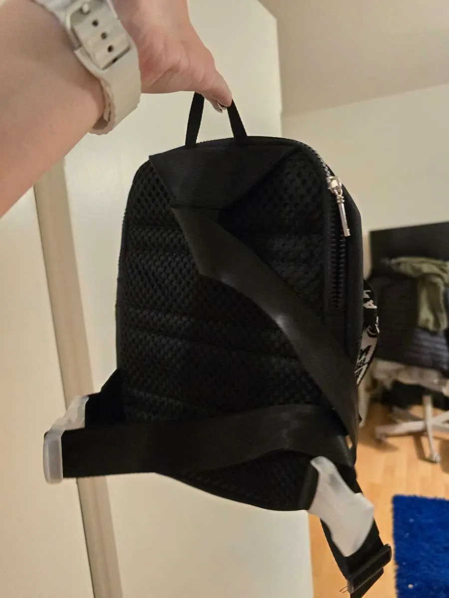 ATEEZ - OFFICIAL LIGHTINY SLING BAG l KPOP, € 30,- (6850 Dornbirn