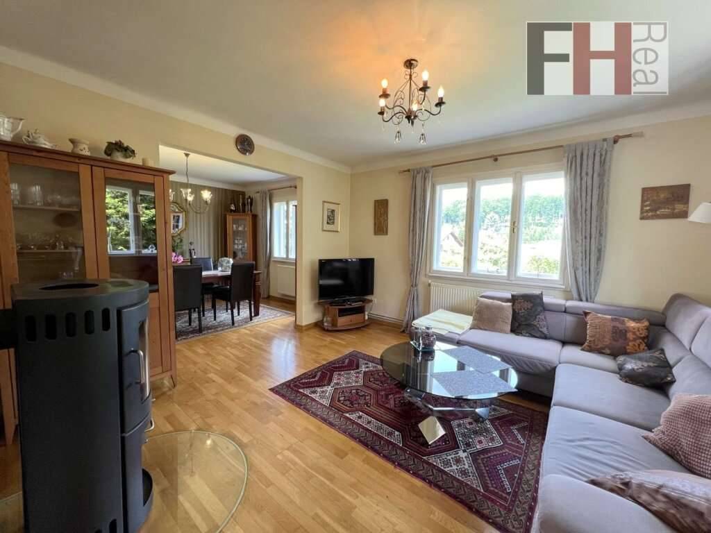 Gepflegtes Haus mit Charme und Flair auf traumhaftem Grundstück! – pohled 3