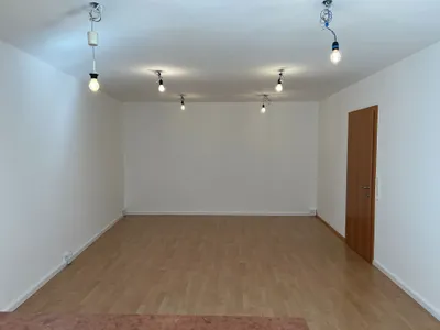 Sanierte Mietwohnung mit eigener Garage – Bild 3