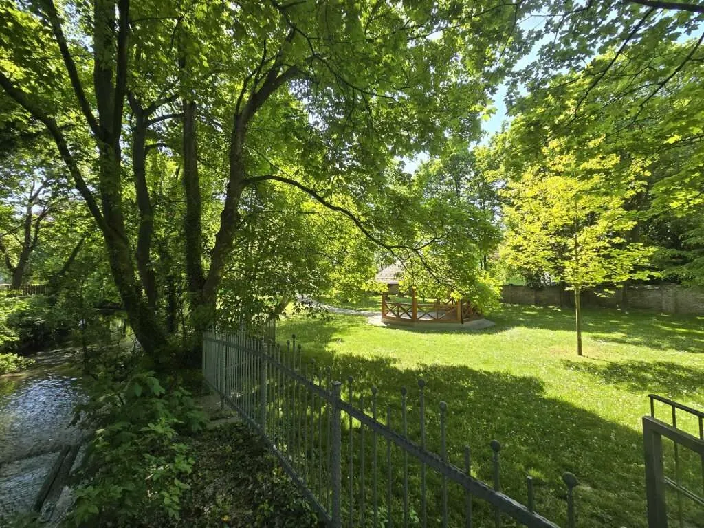 + Dachterrasse 360° Panoramablick +SCHLÜSSELFERTIG+ Traumhaftes Reiheneckhaus in Ebenfurth mit direktem Blick auf den Fischa-Fluss + 6 Zimmer + Kamin + Garten + Bahnhofsnähe ++ - Widok 3