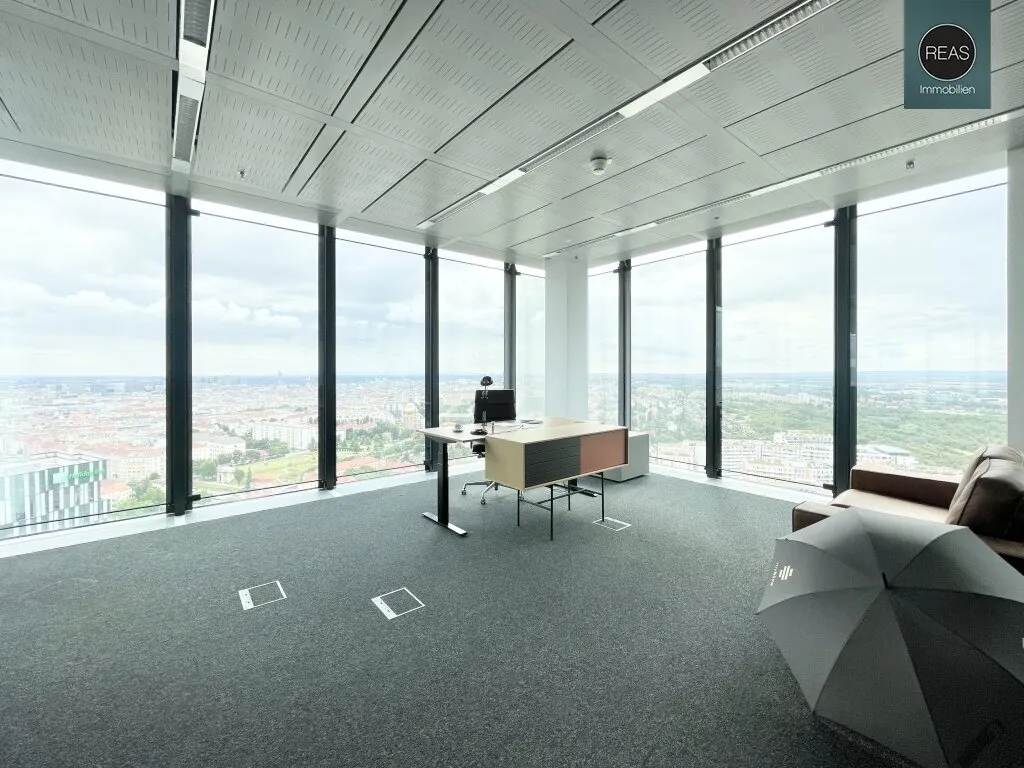 Büro im Hochhaus mit ausgezeichneter Infrastruktur und Panoramablick! – pohled 3