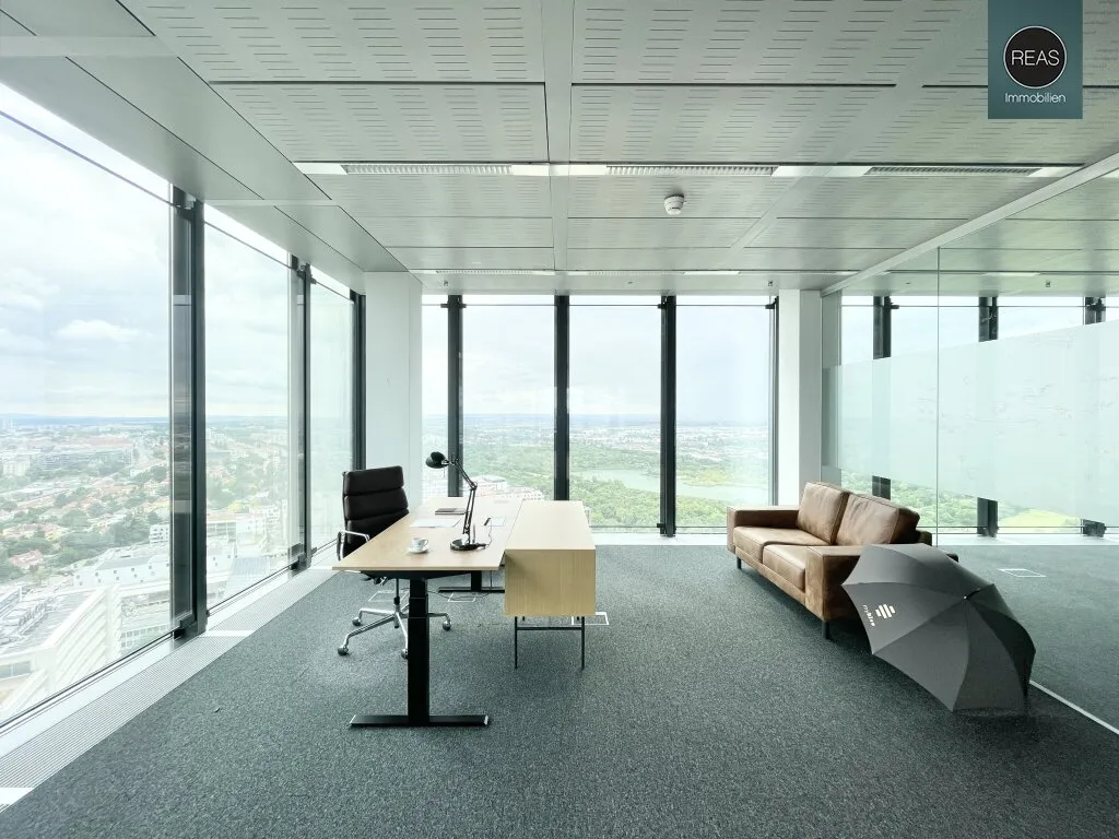 Büro im Hochhaus mit ausgezeichneter Infrastruktur und Panoramablick! – pohled 2