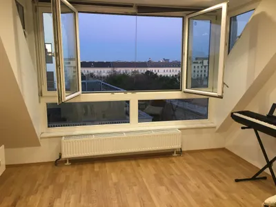Dachterrassen-Wohnung mit Parkblick für 6 Monate zur vermieten