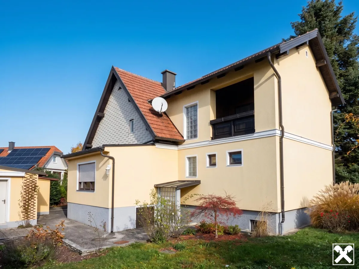 GEDIEGENES HAUS MIT ZWEI WOHNEINHEITEN UND GROSSEM GARTEN! - Ansicht 2