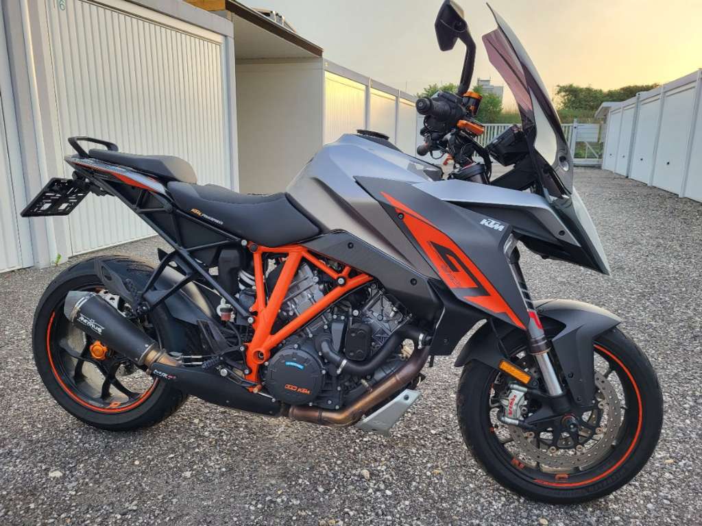 KTM Super Duke 1290 GT Tourer