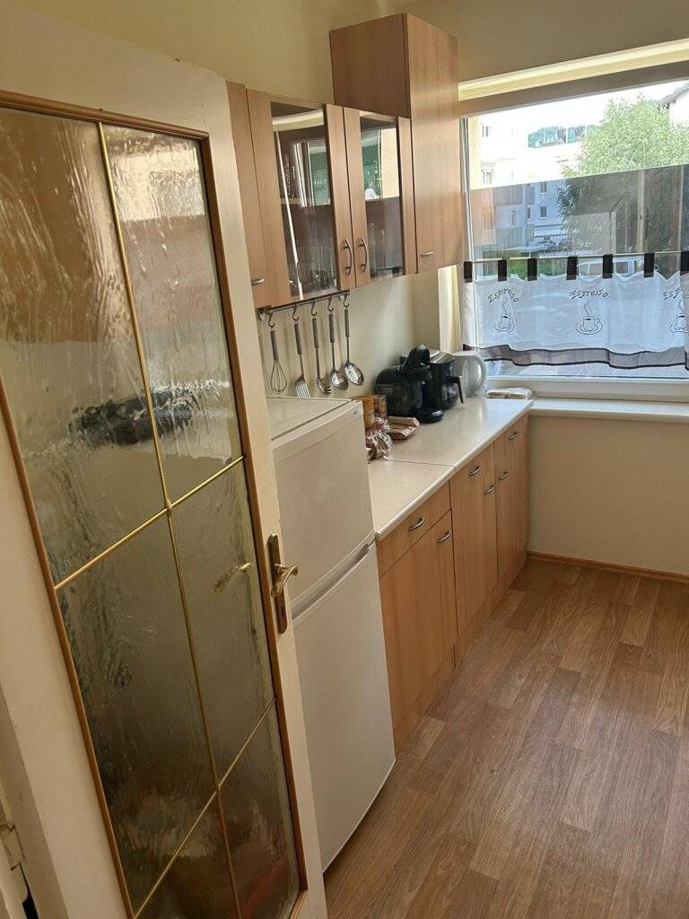 2 - ZIMMERWOHNUNG ZU VERKAUFEN – pohled 3
