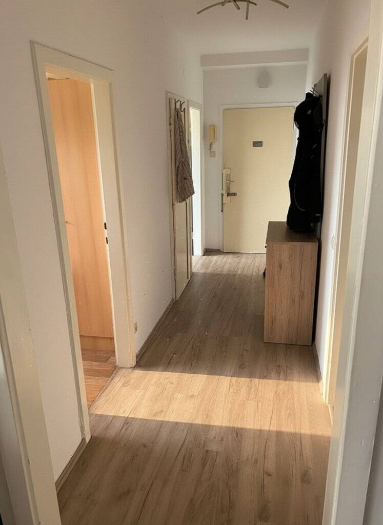 2 - ZIMMERWOHNUNG ZU VERKAUFEN – pohled 2