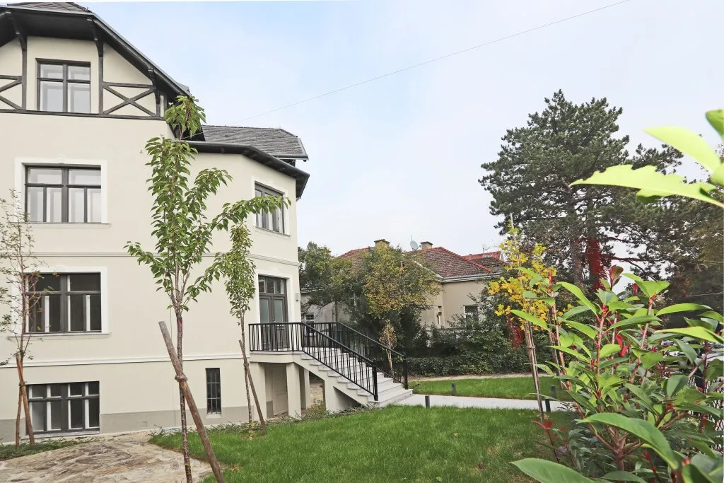 6-комнатная вилла периода с садом, 227 м², Хитцинг, Хитцинг