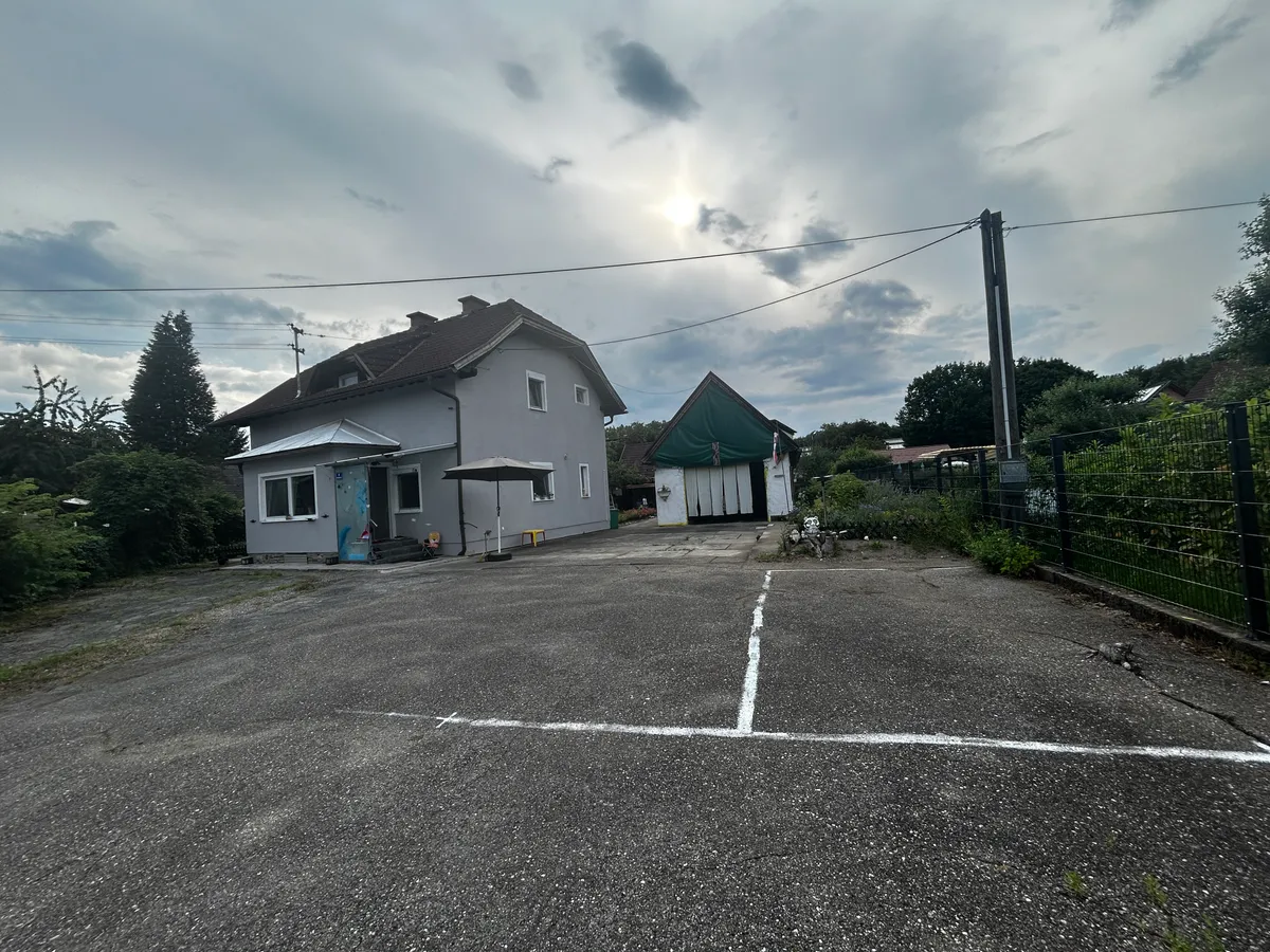 Einfamilienhaus mit 1.347 m² Grundstück, Lagergebäude und Entwicklungspotenzial in Klagenfurt, Klagenfurt