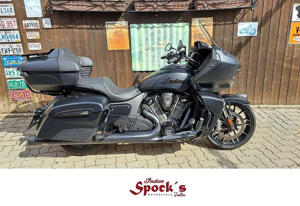 Indian Pursuit Dark Horse Tourer