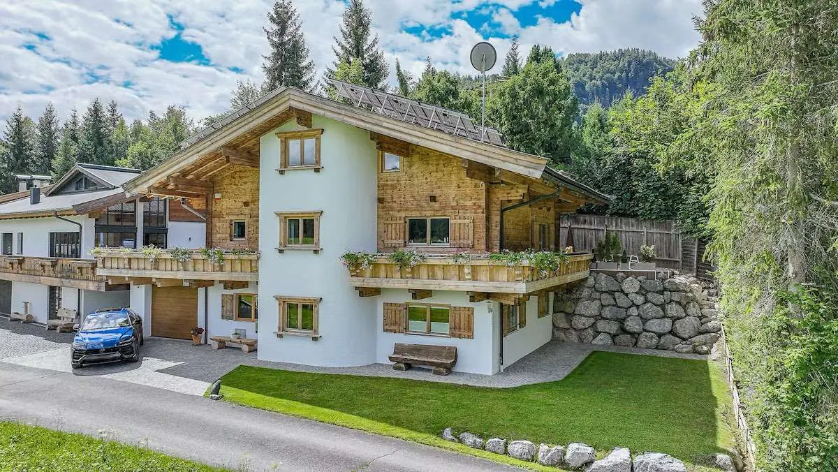 Von Privat Tiroler Landhaus mit Freizeitwohnsitz Widmung und Gäste Apartment in traumhafter Top Lage - Ansicht 2