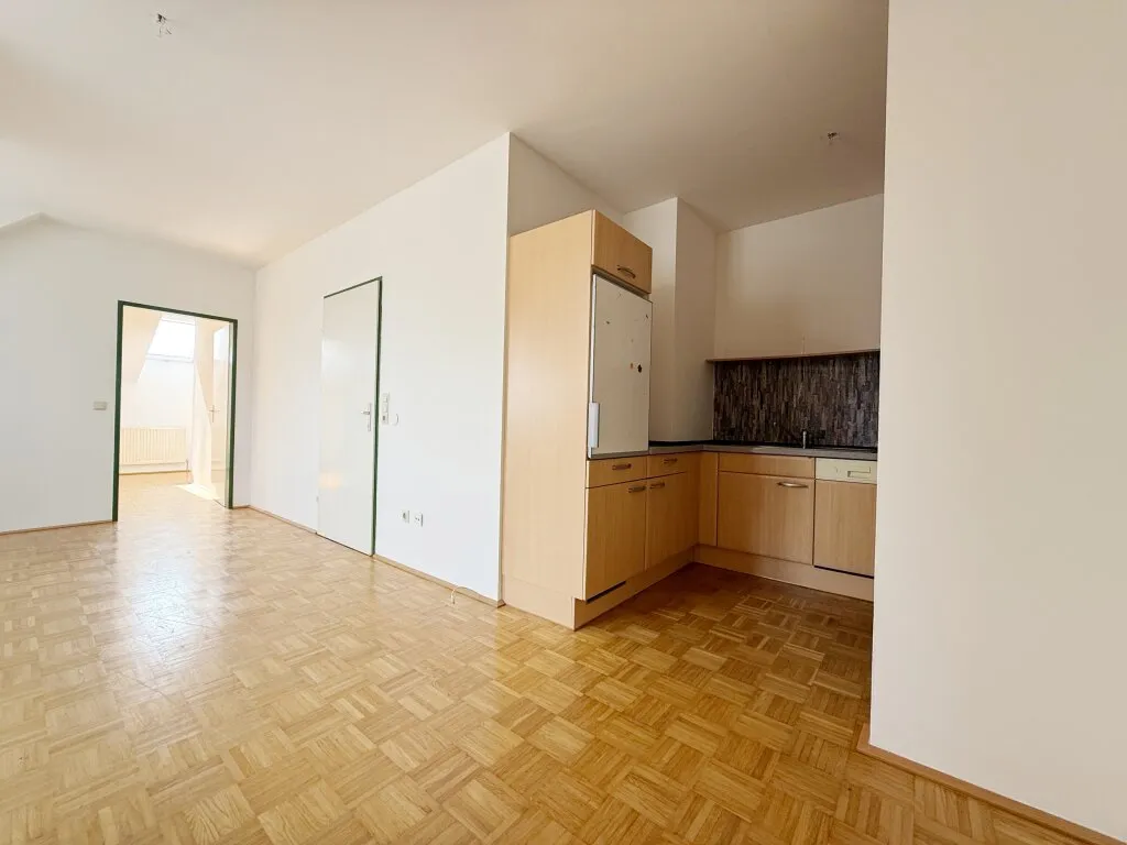 Sehr helle 3-Zimmer-Dachgeschosswohnung - Nähe Krankenhaus – pohled 2