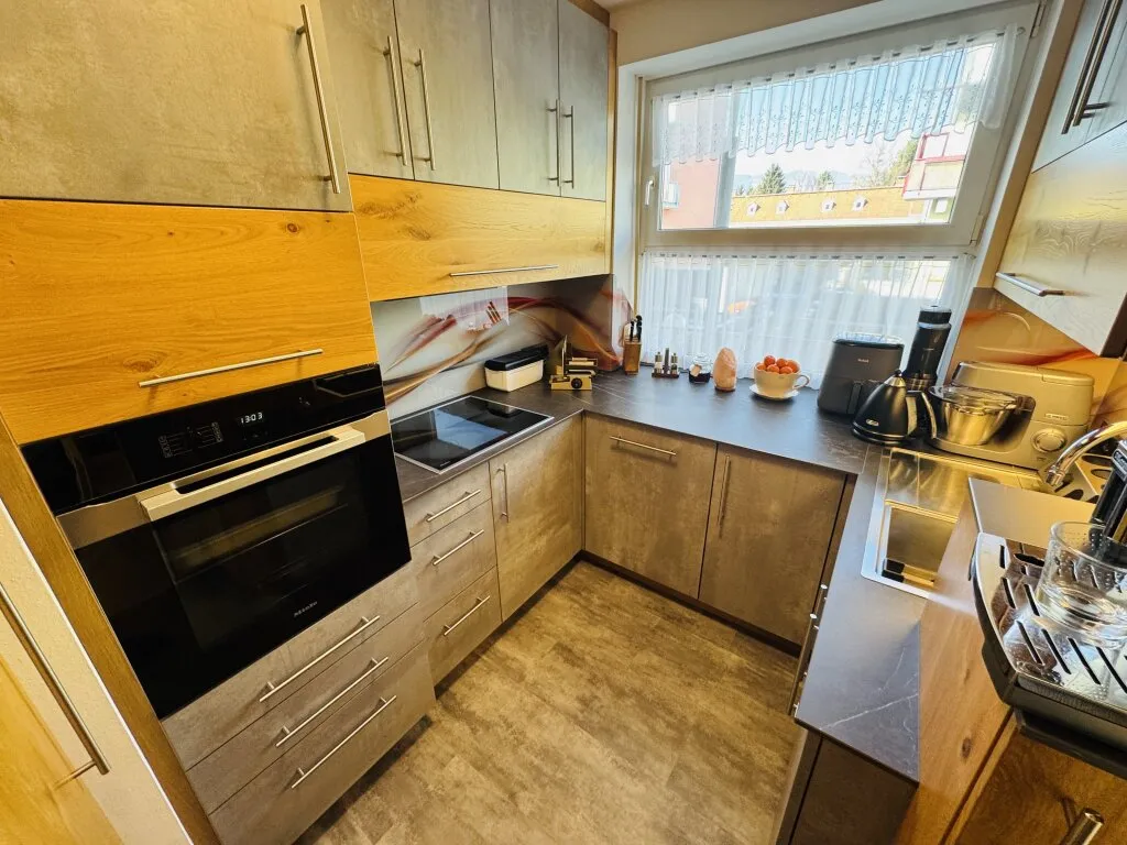 Zeltweg: Attraktive Maisonette-Wohnung mit ca 94 m², Südbalkon und Tiefgaragenplatz - Ansicht 3