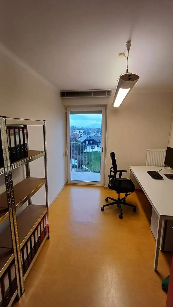 Büroräumlichkeiten mit Parkplatz und Blick über Villach zu vermieten - Ansicht 3