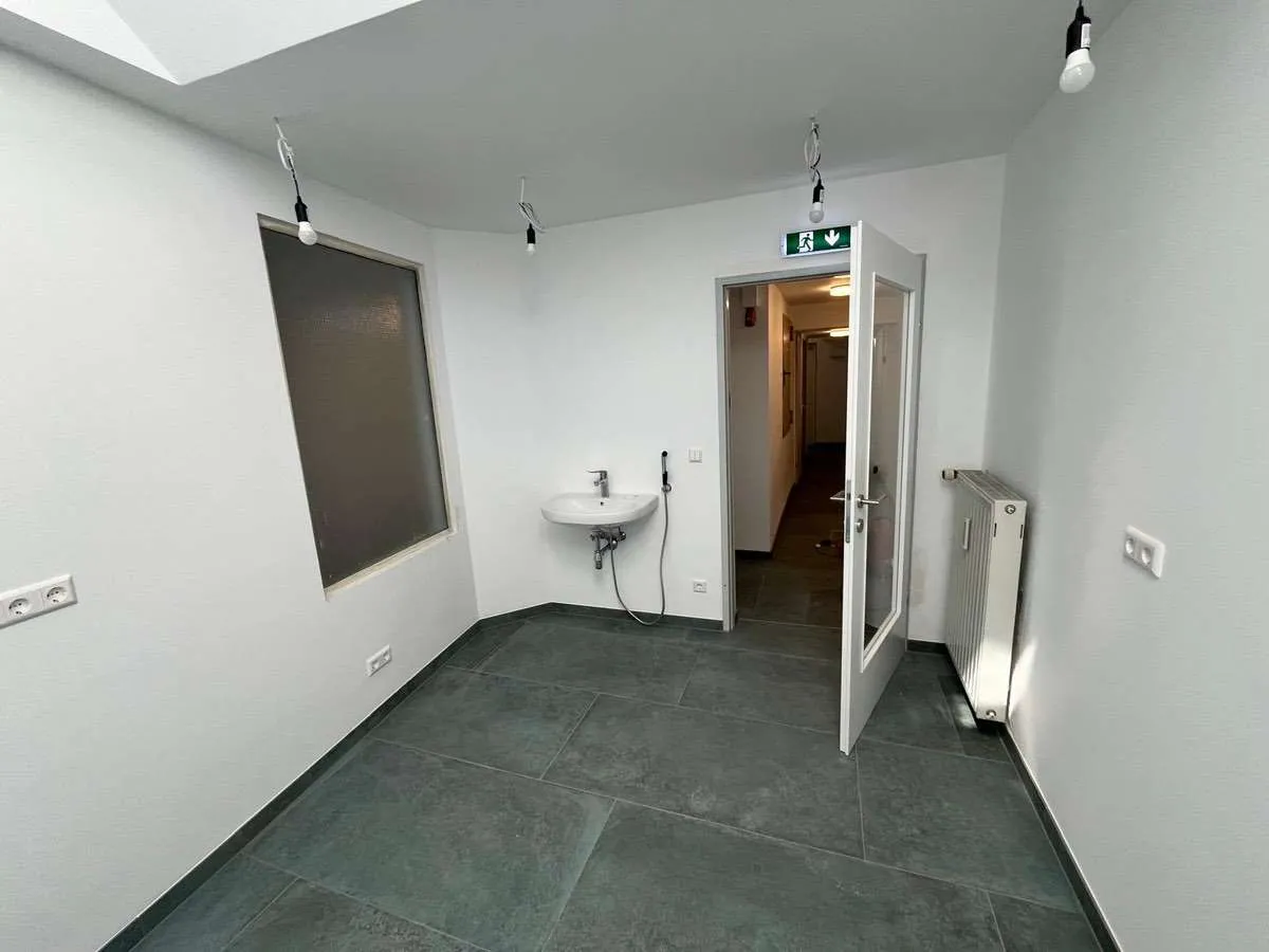 € 558,33 Miete inklusive BK exkl. Ust. Exquisites, kleines sehr helles Büro / Geschäftslokal all inclusive Miete in Bestlage am Hauptplatz von Feldbach (Erstbezug) - Ansicht 3