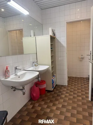 6-Zimmer-Gewerbeimmobilie mieten in Wien – 319 m², € 3.058 – Bild 10 von 12