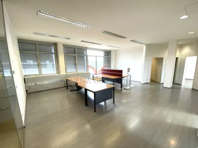 5-Zimmer-Gewerbeimmobilie mieten in Mödling – 130 m², € 1.288 – Bild 3 von 12