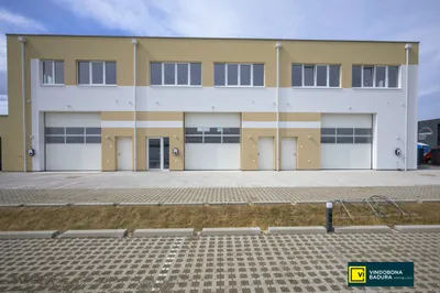 Gewerbeimmobilie mieten in Baden – 177 m², € 2.434