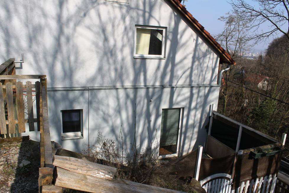 Zinshaus parifiziert mit 3 Wohnungen, 1 Wohnlager + 3 Lager, 4 Parkplätze, 1Handymasten - Nettorendite dz. ca. 4,8%. - Ansicht 3