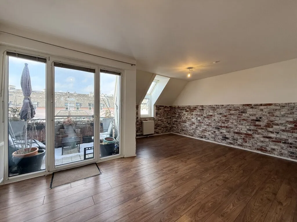 PERFEKT für junge FAMILIEN! Ruhige DG-Wohnung mit TERRASSE! - Ansicht 2
