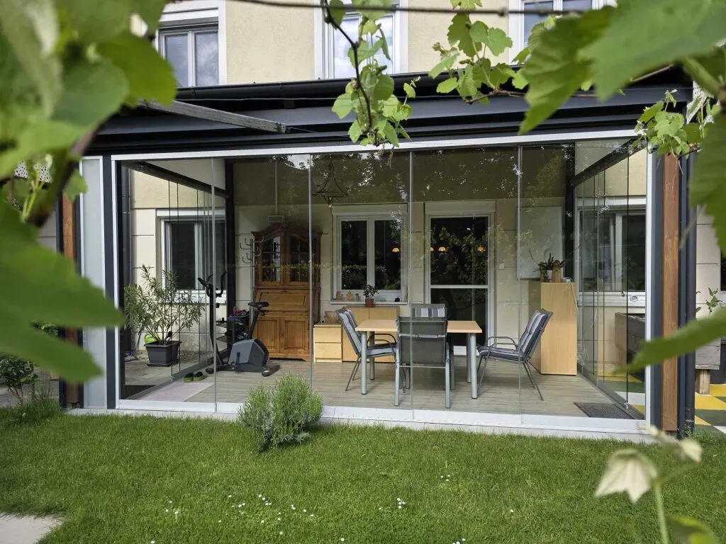 SONNE-RUHE-NATUR stilvolle 4ZI in Top Lage mit Terrasse, 114m² Garten, Sommergarten und Carport - Ansicht 3