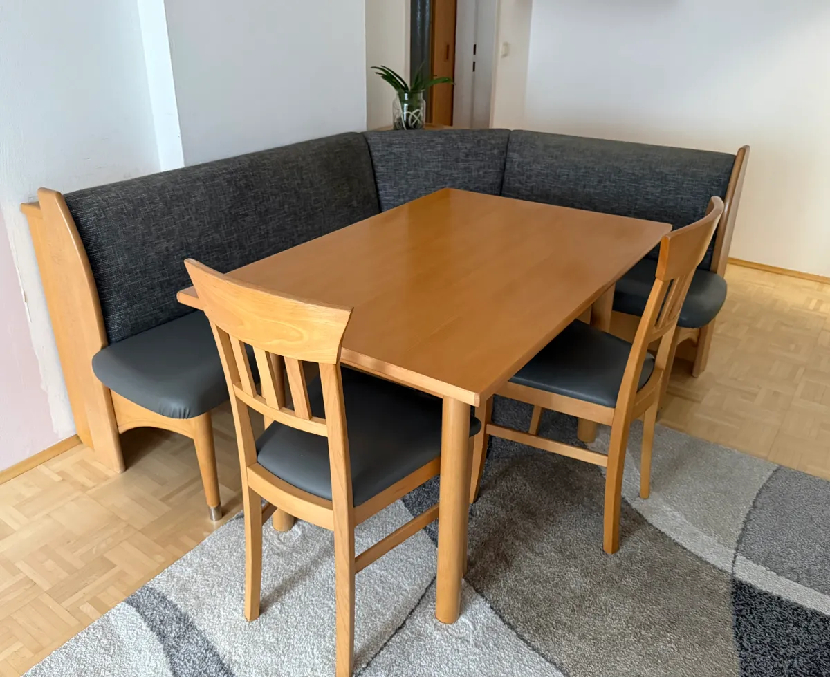 TIsch und Eckbank, 2 Stühle, gebraucht, € 100,- (4240 Freistadt)