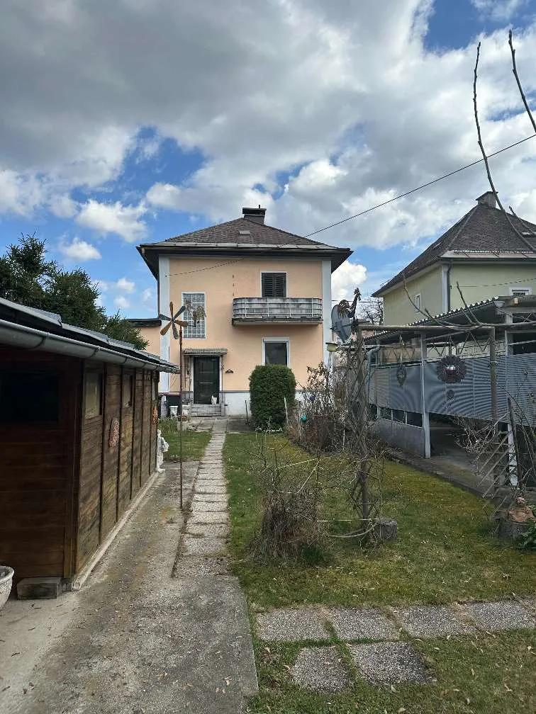 Charmantes Einfamilienhaus mit Sanierungspotenzial und großem Garten in guter Lage - Ansicht 2