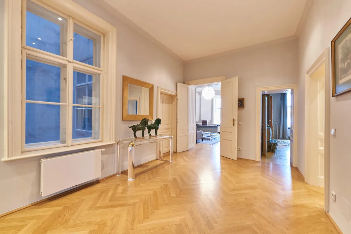 Außergewöhnliche Altbauwohnung im Stadtzentrum - Ansicht 3