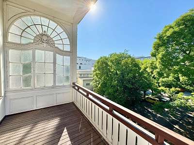 TOPLAGE NÄHE THERESIANUM | EXKLUSIVE, HELLE 5-ZIMMER | ALTBAU MIT GARTENSEITIGEM BALKON | U-BAHN-NÄHE – Bild 2