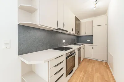 Nahe U4! Tolle 2-Zimmer-Wohnung mit Loggia und KFZ-Stellplatz im 15. Bezirk zu vermieten! – Bild 2