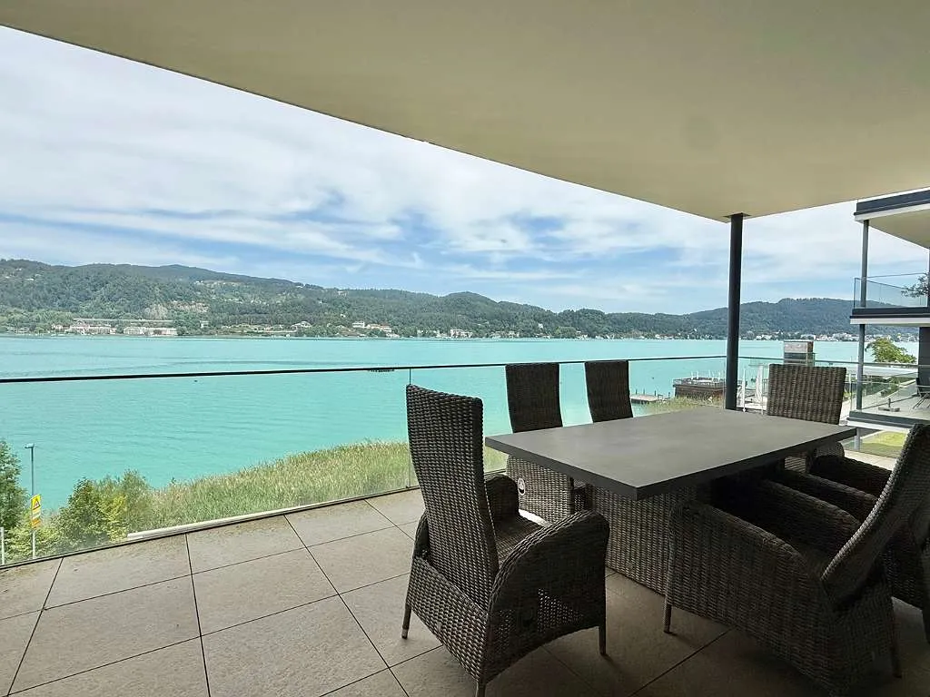 Luxusapartment mit unverbaubarem Panorama-Seeblick und privatem