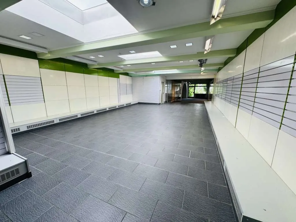 Knittelfeld Zentrum - Platz für Ihre Vision: ca. 303 m² Geschäftsflächen plus ca. 250 m² Garten auf 3 Ebenen - Ansicht 3