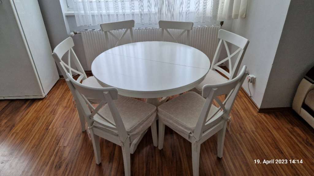 (verkauft) IKEA Runder Esstisch + 6 Stühle+ 6 Stuhlkissen
