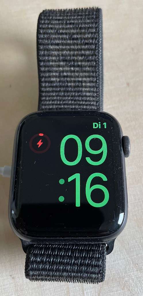 Apple Watch SE Nike (GPS + Cellular) inkl. Apple care+, € 210