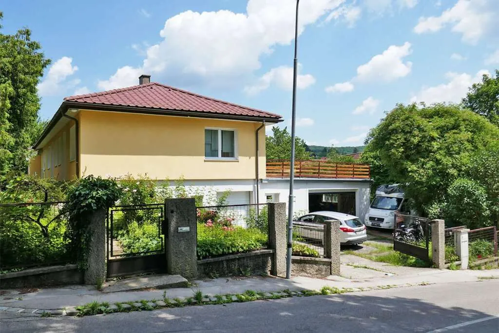 Mehrfamilienhaus mit Traumterrasse und Naturgarten in Zentrumsnähe - Widok 2