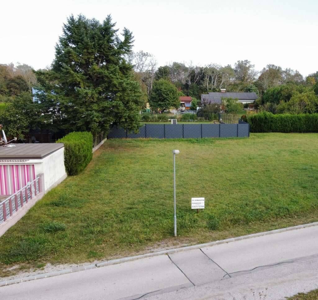 ebenes Baugrundstück mit optimalen Abmessungen in schöner Lage zu verkaufen - Ansicht 2