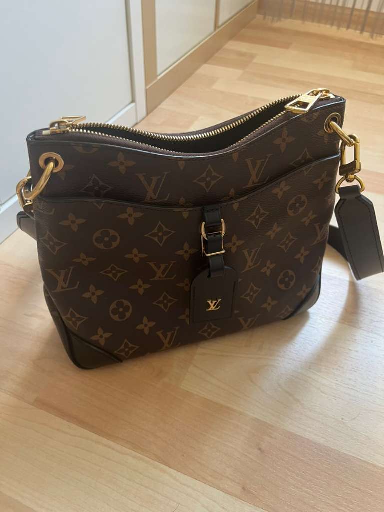 Louis Vuitton Buch, € 25,- (5730 Mittersill) - willhaben