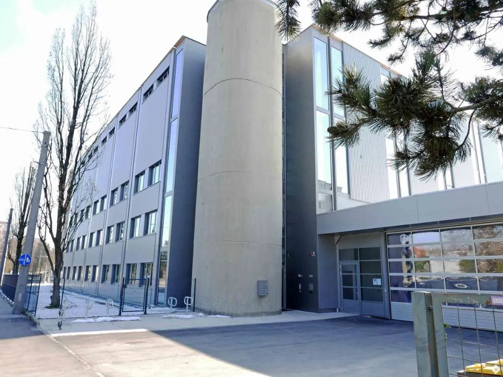 Top moderne Lagerflächen im Stadtteil Lehen – pohled 2