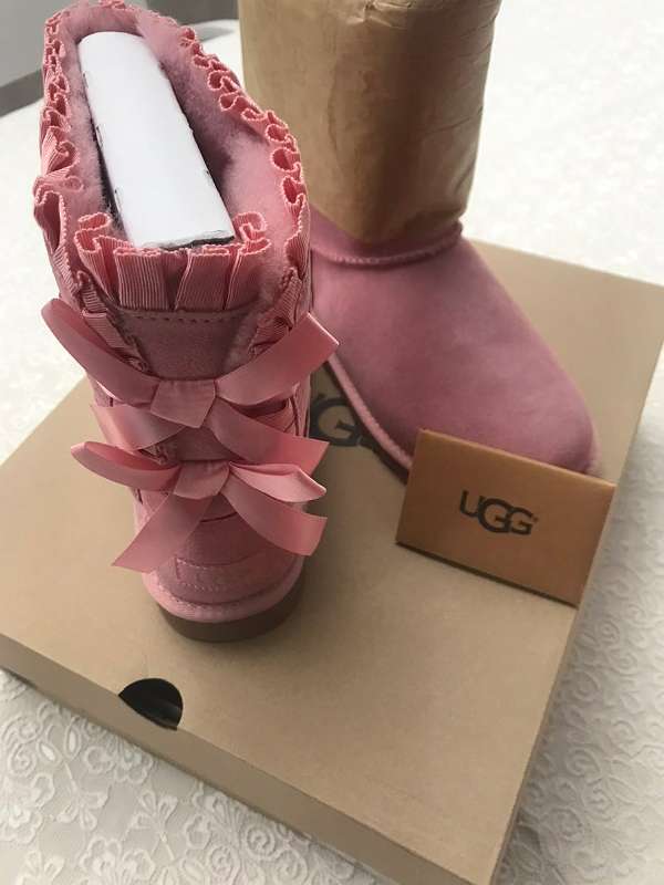 Uggs bailey bow on sale ruffles