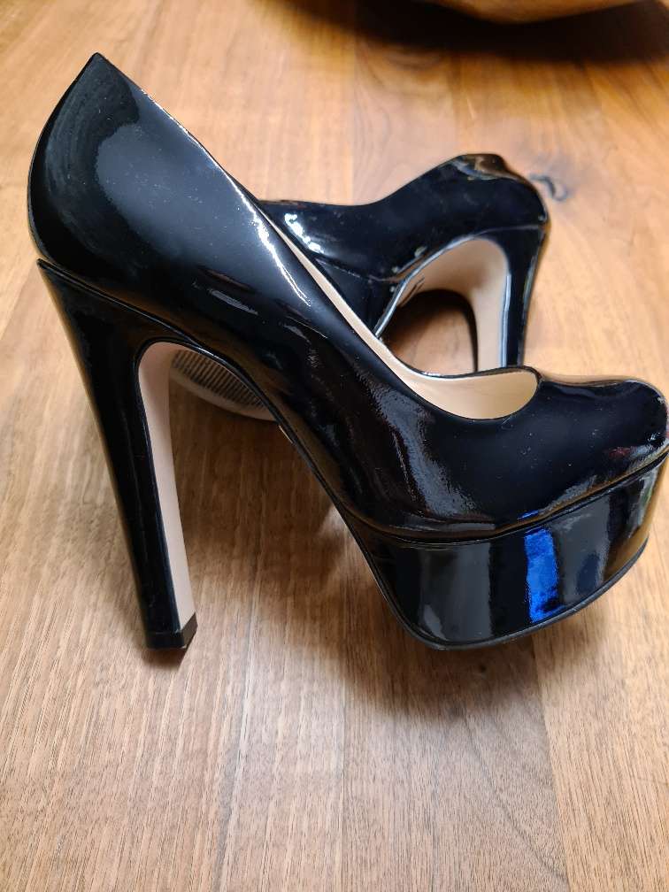 Buffalo plateau hot sale high heels