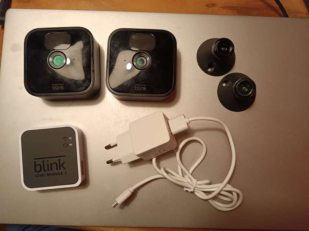 Überwachungskamera BLINK Outdoor Kamera, 3. Generation/2020, 2er-Pack, Set  inkl. Sync-Modul 2, € 100,- (3251 Purgstall) - willhaben