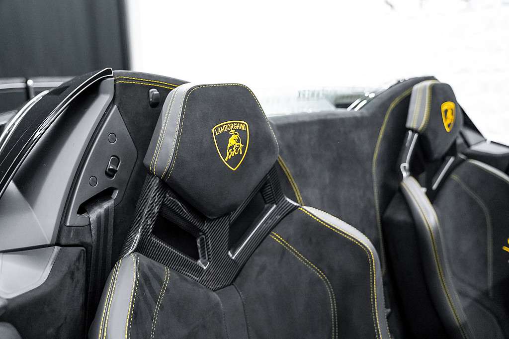 Lamborghini Huracán Performante Spyder RACING-SEATS LIFT CA Cabrio /  Roadster, 2018, 15.000 km, € 399.990,- - willhaben