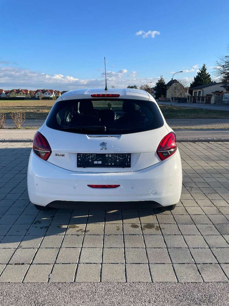 Peugeot 208 Abdeckung Abschlepphaken hinten, € 10,- (8076 Vasoldsberg) -  willhaben