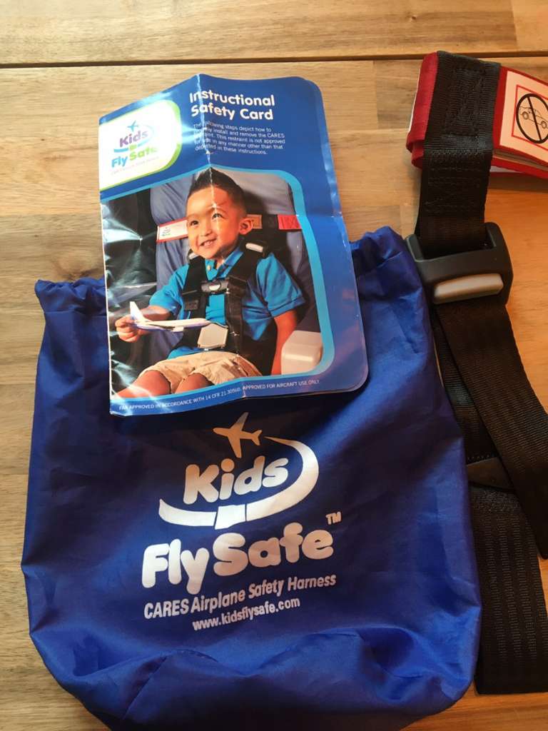 Kids fly safe; CARES, Flugzeuggurt; Kindergurt, Reisegurt; Sicherheitsgurt;  AmSafe