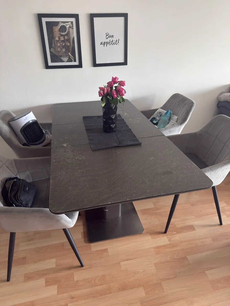 Esstisch zu verkaufen - 50 € VB | Nur Selbstabholung, € 40,- (3100 St. Pölten)
