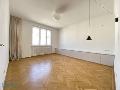 2-ZIMMER-WOHNUNG AM NASCHMARKT - AB AUGUST 2026