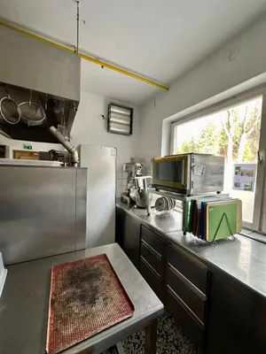 35-Zimmer-Gewerbeimmobilie mieten in Wiener Neustadt Land – 2 200 m², € 2 – Bild 9 von 14