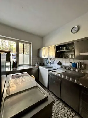 35-Zimmer-Gewerbeimmobilie mieten in Wiener Neustadt Land – 2 200 m², € 2 – Bild 12 von 14