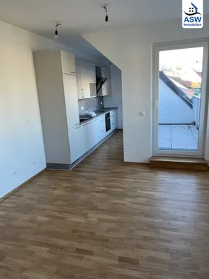 Attraktive 2-Zimmer Dachgeschosswohnung mit Terrasse nahe U1