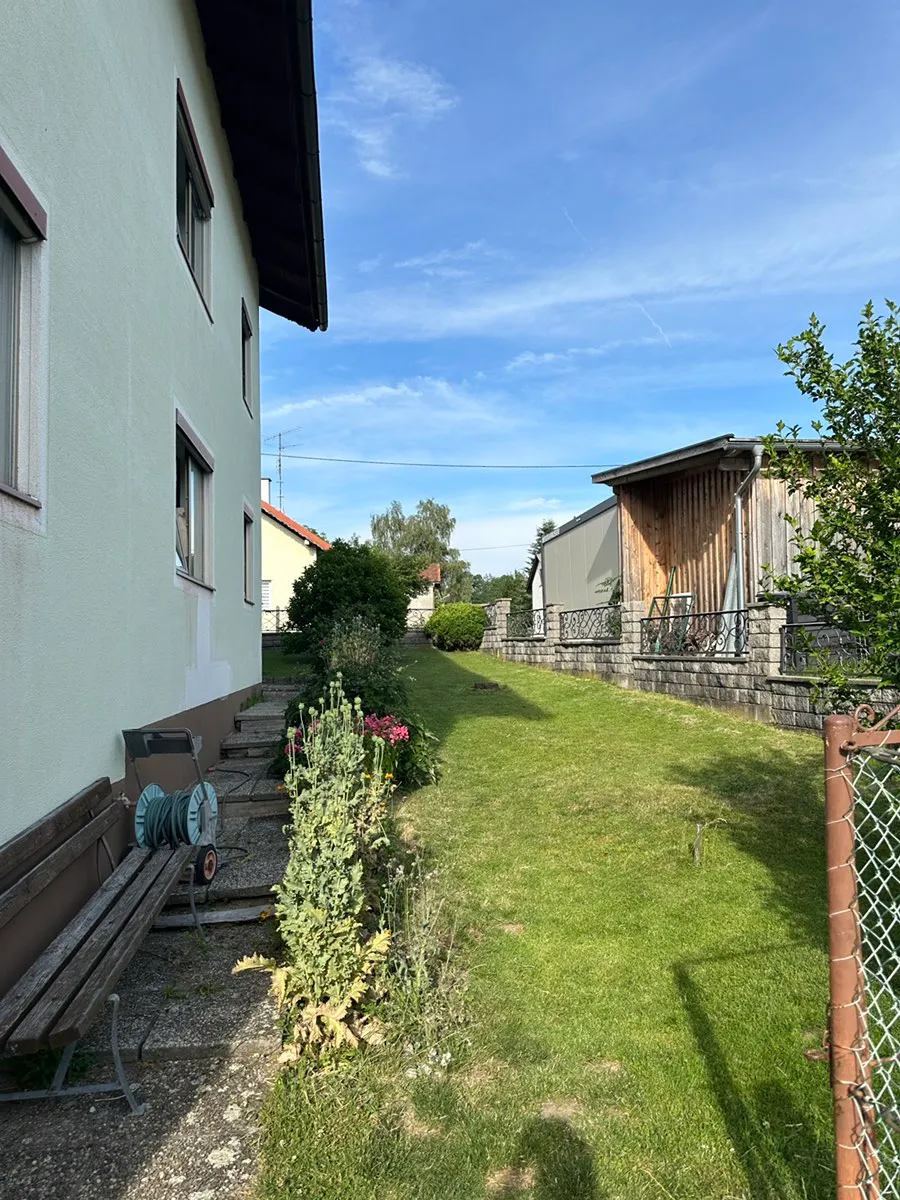 Familienparadies auf 925 m² - 6 Zimmer, Garage & Nebengebäude - Ansicht 3